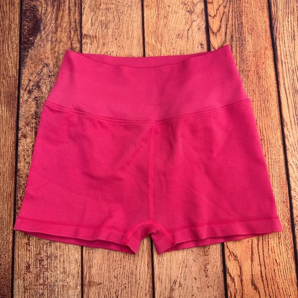 Spiritual Gangster Amor seamless high waisted shortie in cherry - Picture 5 of 7